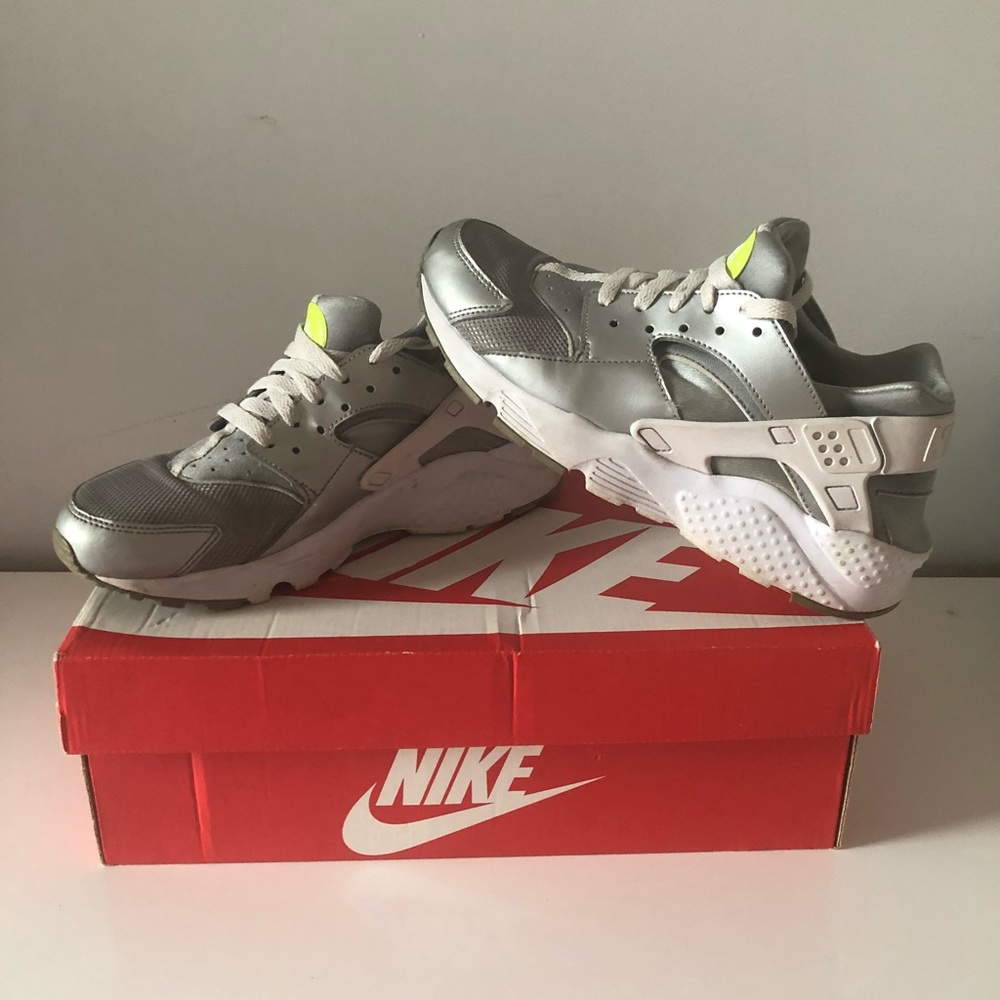Nike huarache runs size 7y
